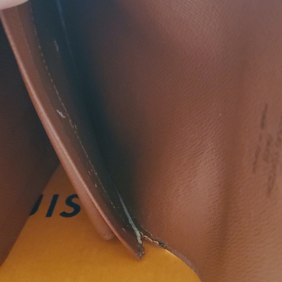 Louis Vuitton Midsize Wallet - Picture 15 of 17